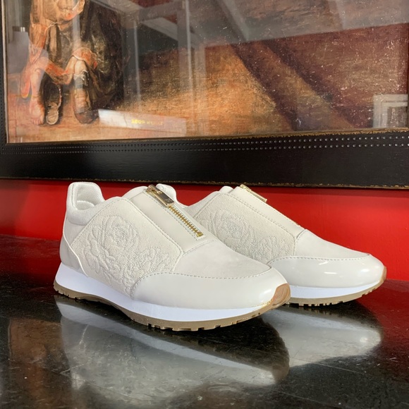 Taryn Rose Suede Zip Sneakers NIB 5 Weatherproof - Picture 6 of 8